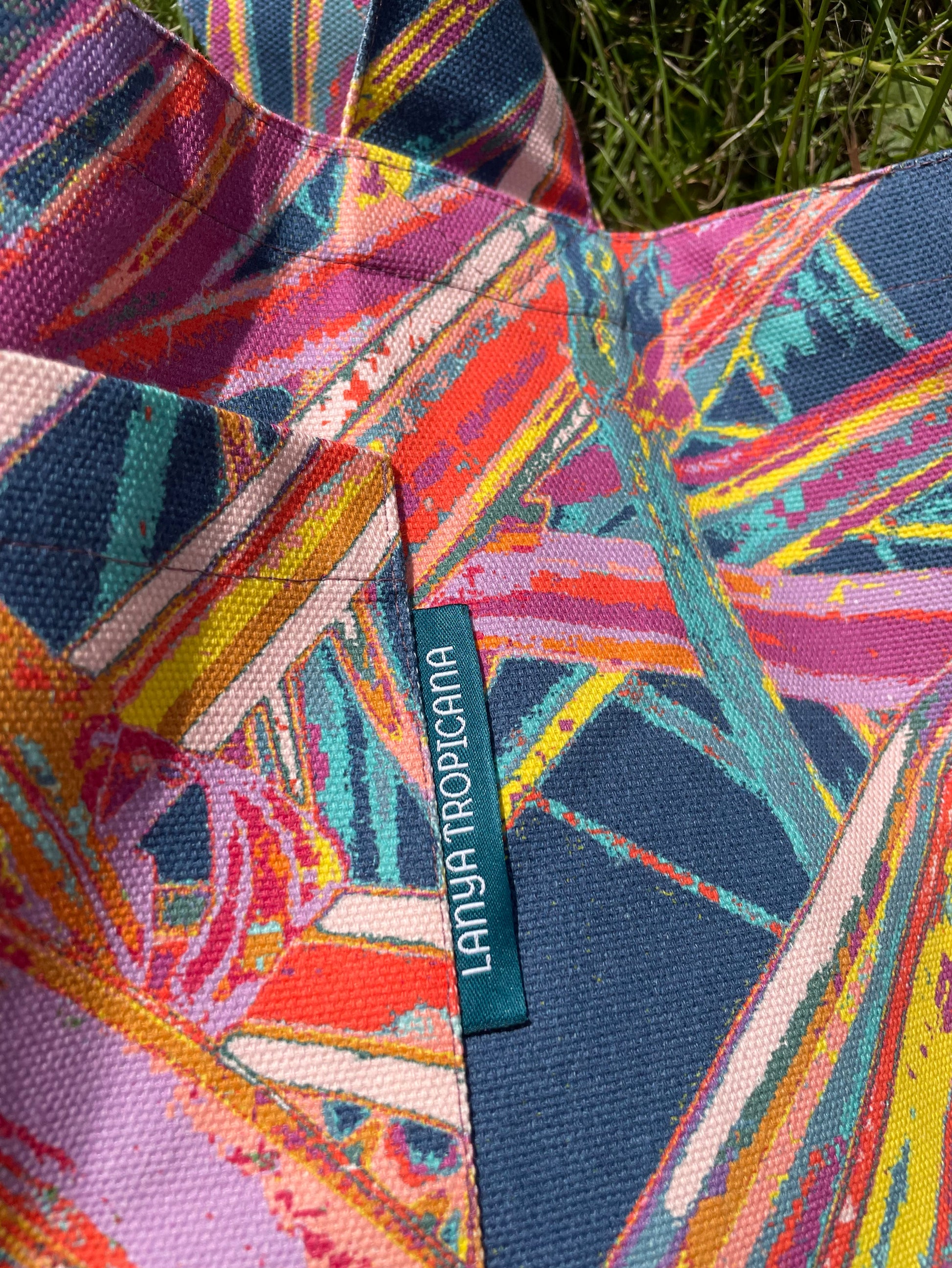 LANYA TROPICANA FROOTI JUNGLE PRINTED ORGANIC CANVAS TOTE BAG XL POCKET BRAND LABEL DETAILS