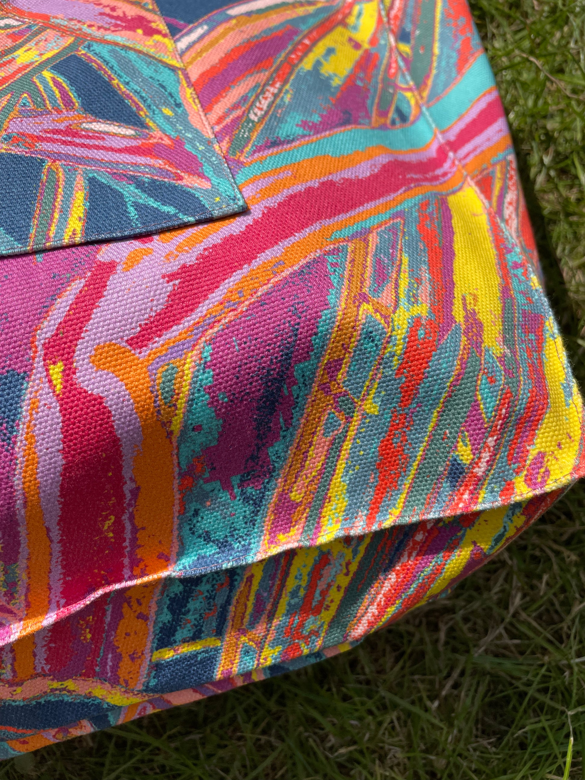 LANYA TROPICANA FROOTI JUNGLE PRINT DESIGN ORGANIC COTTON CANVAS COLOURFUL MAXIMAL SUSTAINABLE TOTE BAG DESIGN CLOSEUP