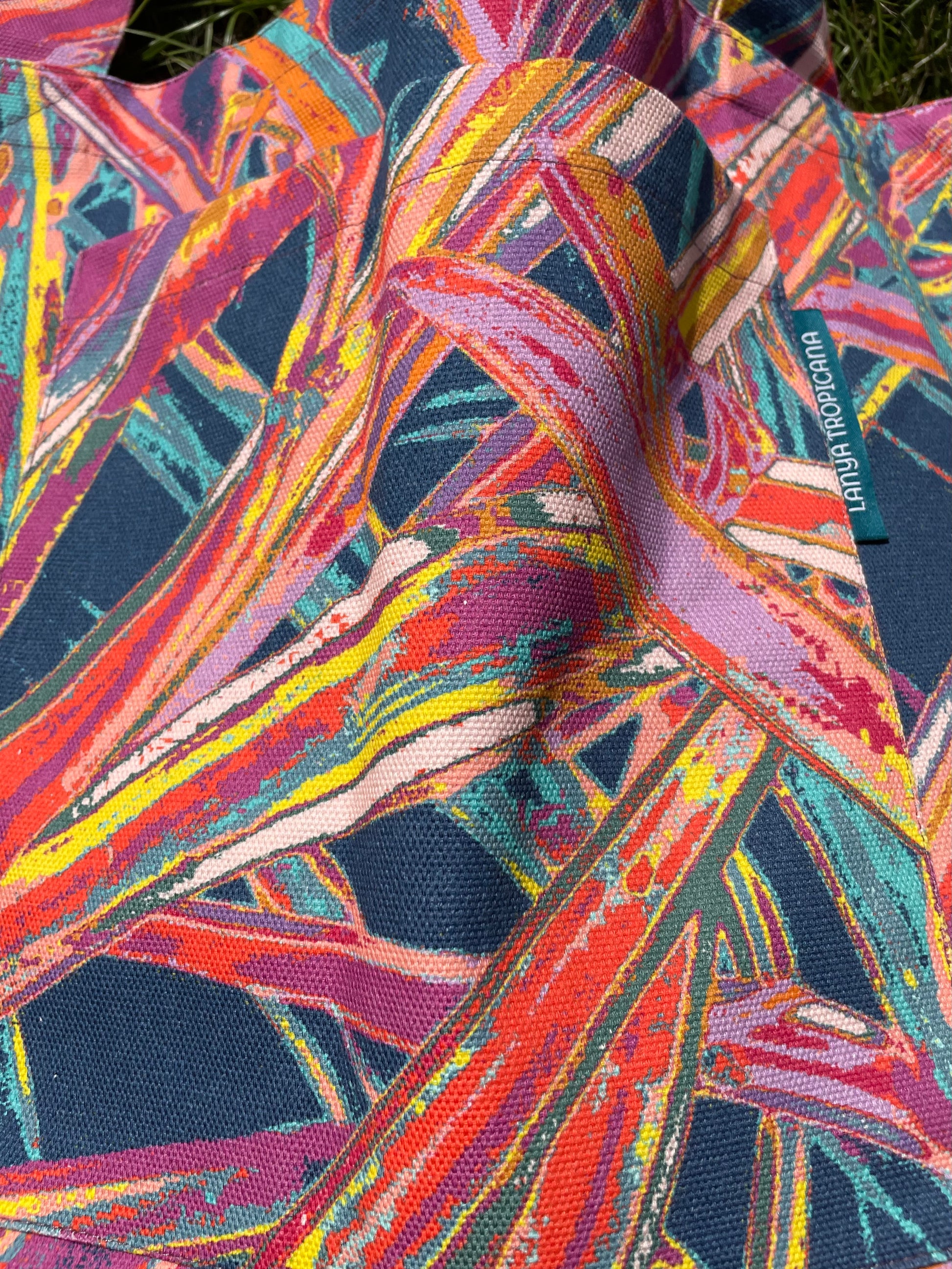 LANYA TROPICANA FROOTI JUNGLE PRINT DETAILS ORGANIC CANVAS TOTE UPCLOSE PATTERN DESIGN