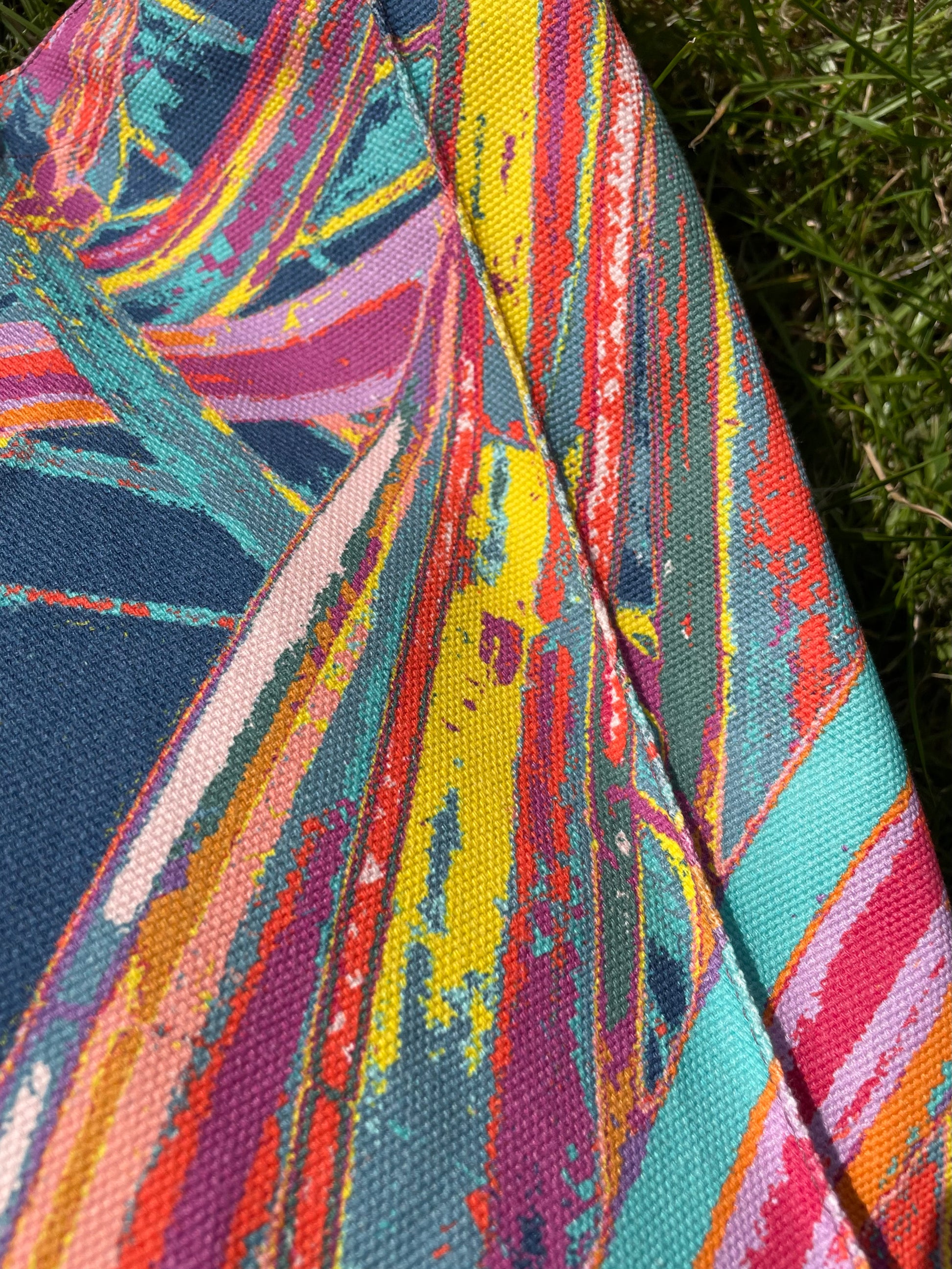 LANYA TROPICANA FROOTI JUNGLE PRINT DETAILS ORGANIC CANVAS TOTE UPCLOSE SIDE PANEL