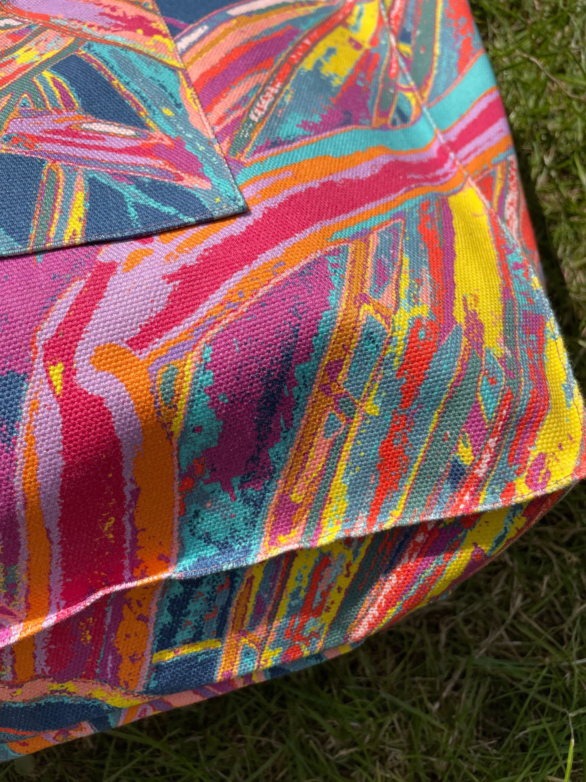 LANYA TROPICANA FROOTI JUNGLE PRINT ORGANIC CANVAS TOTE CORNER UPCLOSE