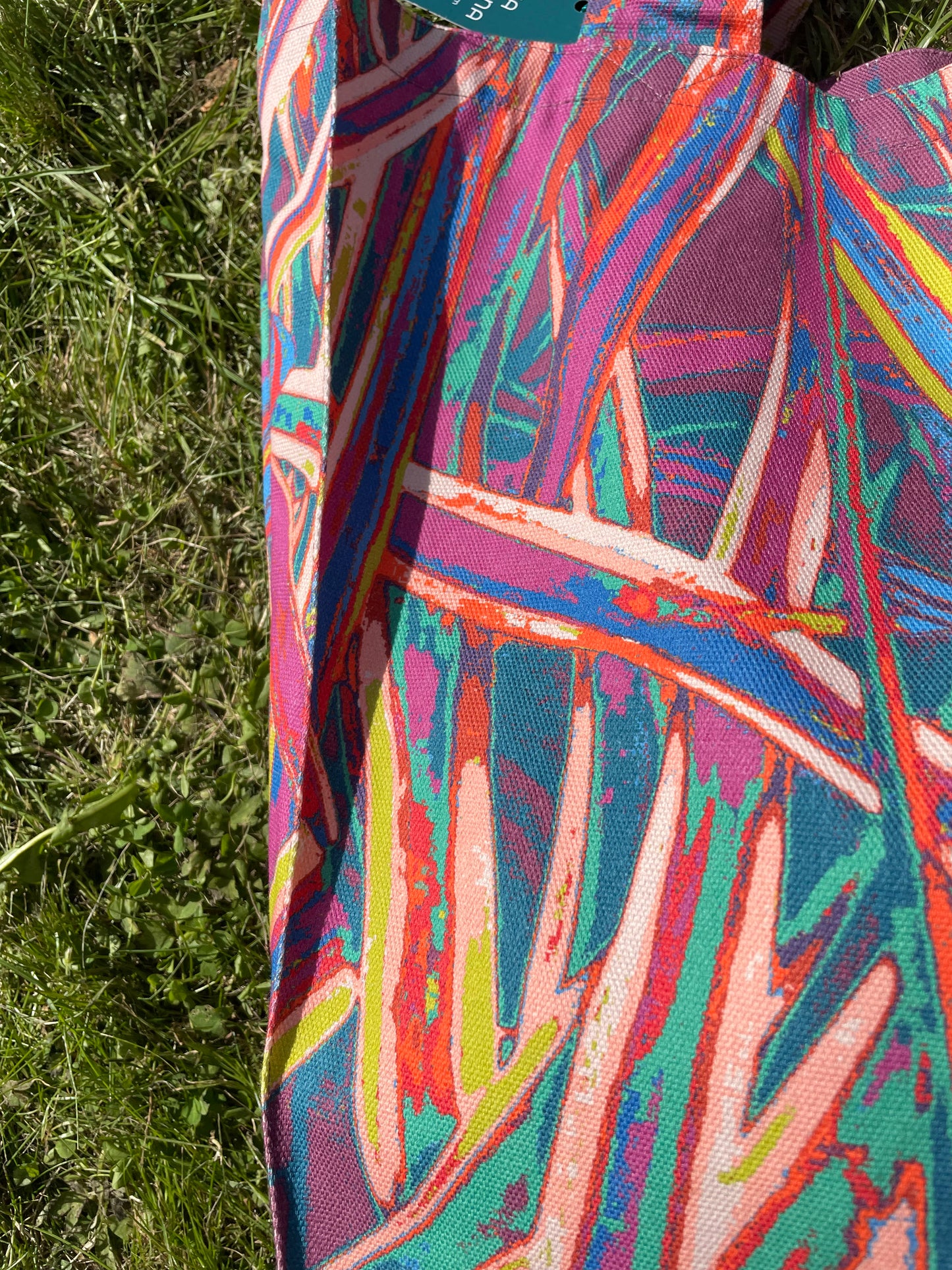 LANYA TROPICANA SUNDOWN JUNGLE PRINT ORGANIC COTTON CANVAS TOTE BAG UPCLOSE DESIGN DETAIL