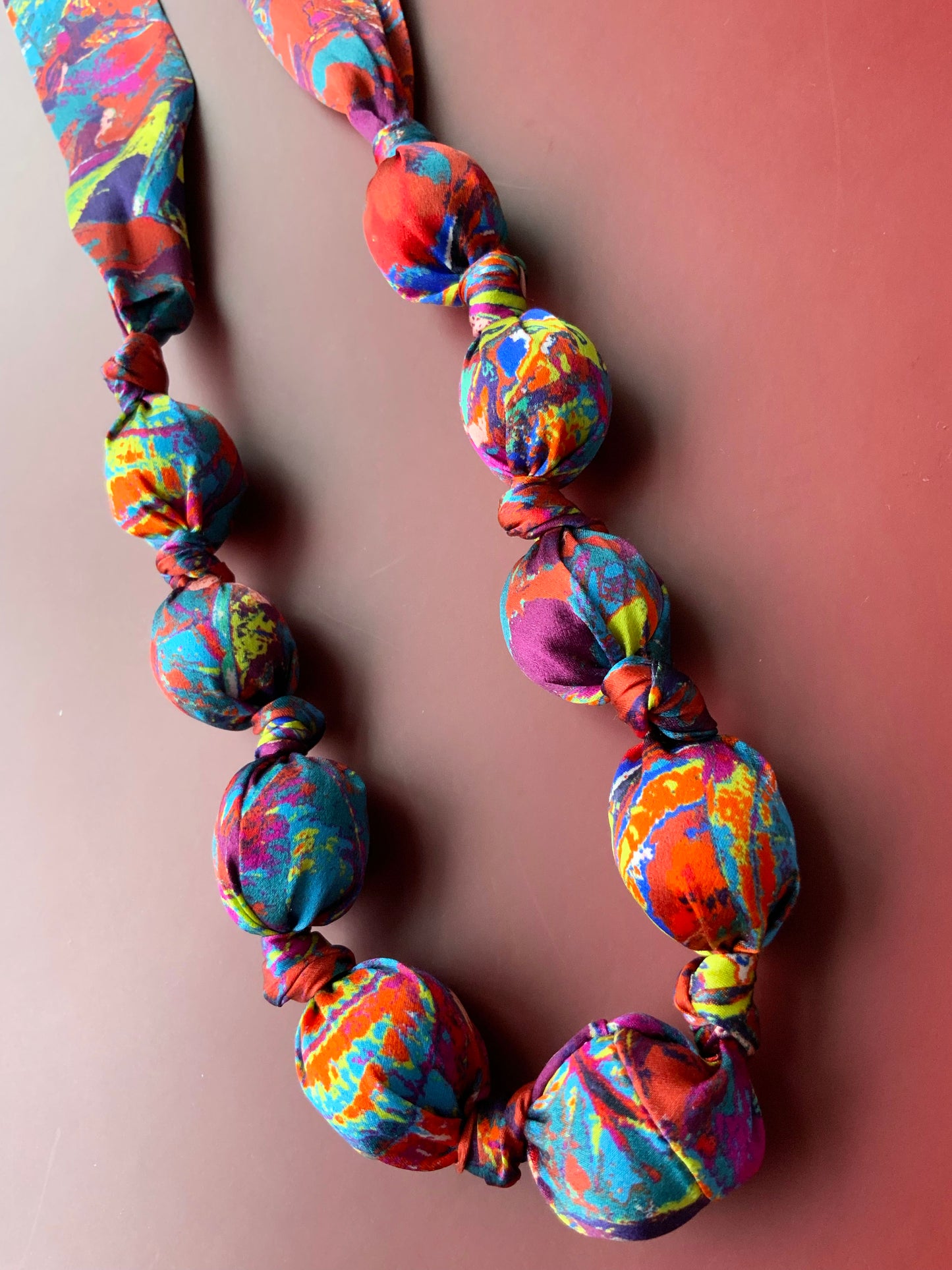 LANYA TROPICANA SUNDOWN ORCHADIA PRINT SILK BEAD NECKLACE UPCLOSE