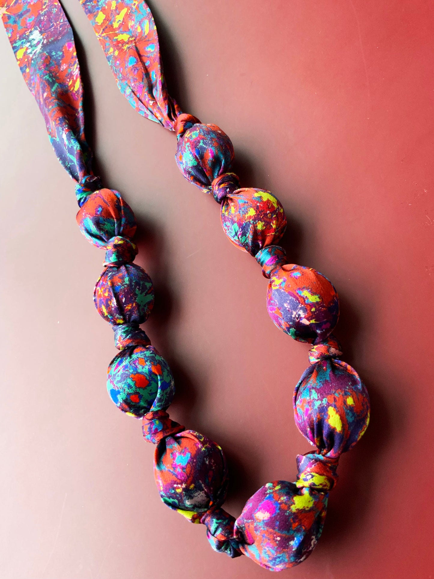 LANYA TROPICANA SUNDOWN REEF PRINT SILK BEAD NECKLACE UPCLOSE