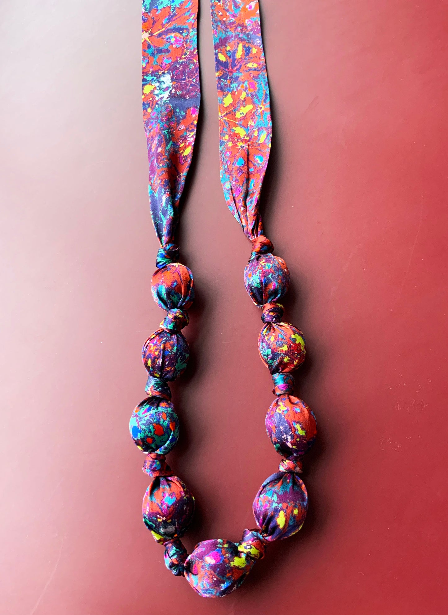 LANYA TROPICANA SUNDOWN REEF PRINT SILK BEAD NECKLACE UPCLOSE
