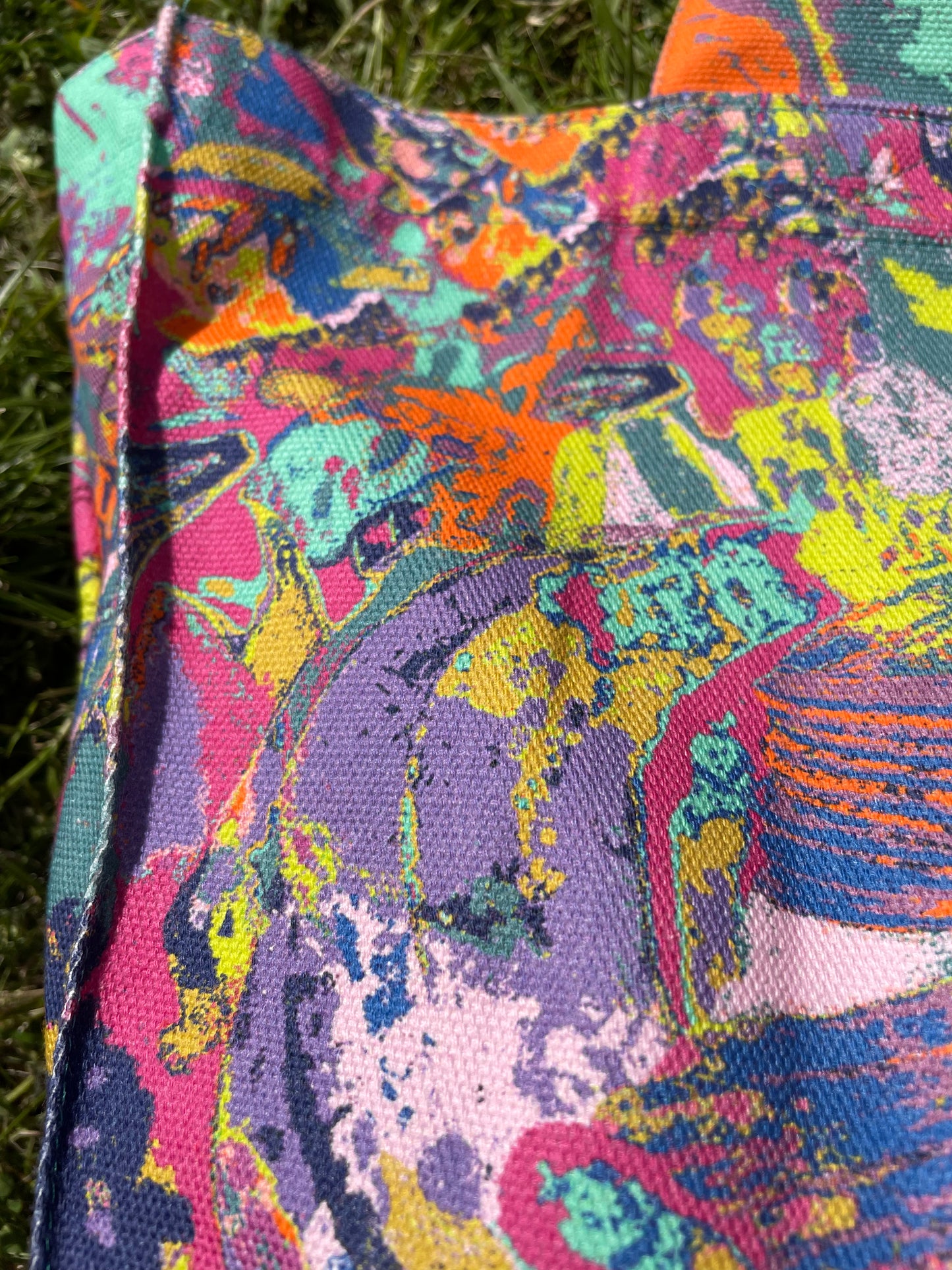 LANYA TROPICANA SUNNY ZEST ORCHADIA PRINTED ORGANIC COTTON CANVAS COLOURFUL MAXIMAL SUSTAINABLE TOTE BAG SWIRL PATTERN DETAILS