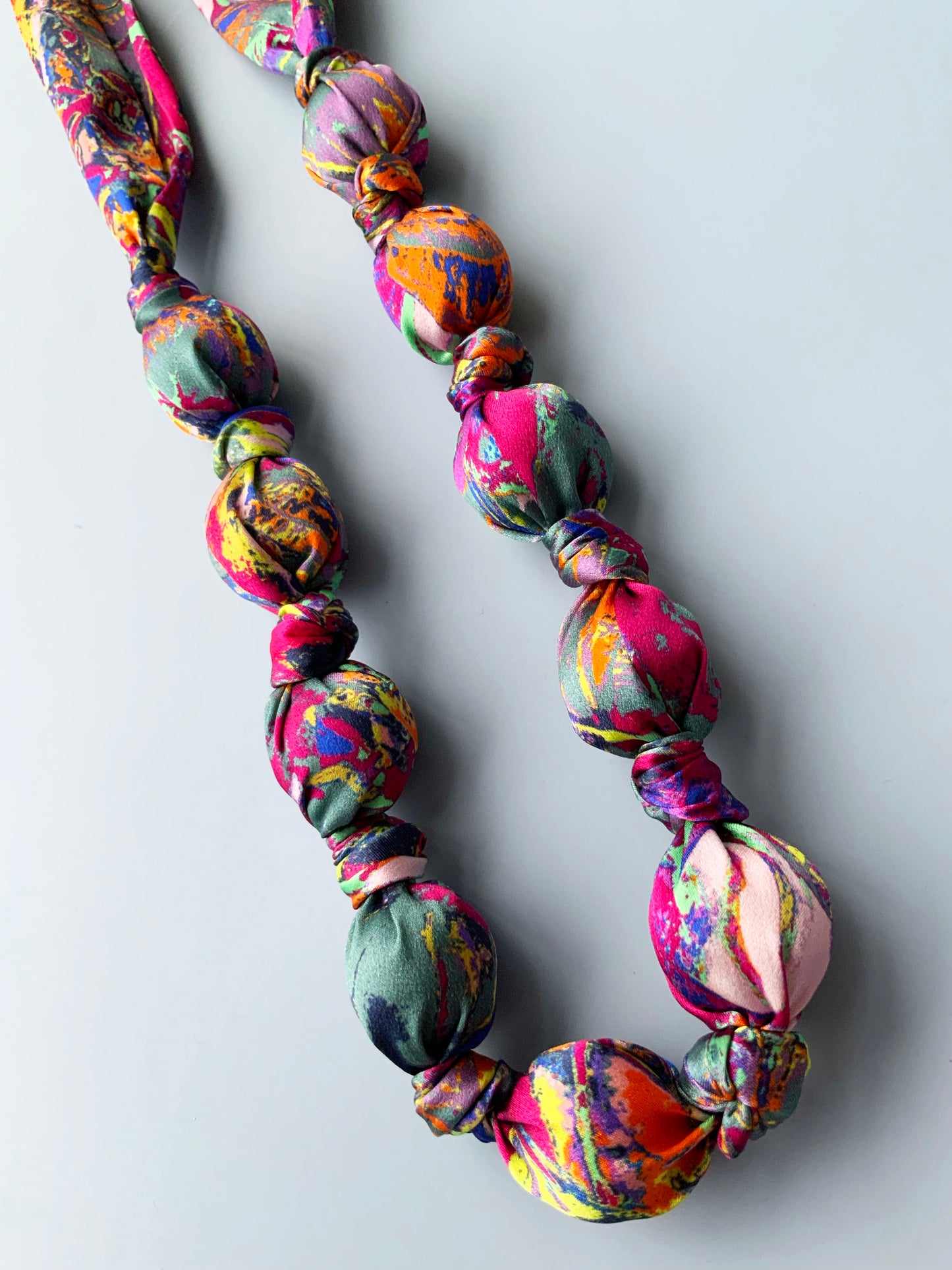 LANYA TROPICANA ZEST ORCHADIA PRINT SILK BEAD NECKLACE UPCLOSE