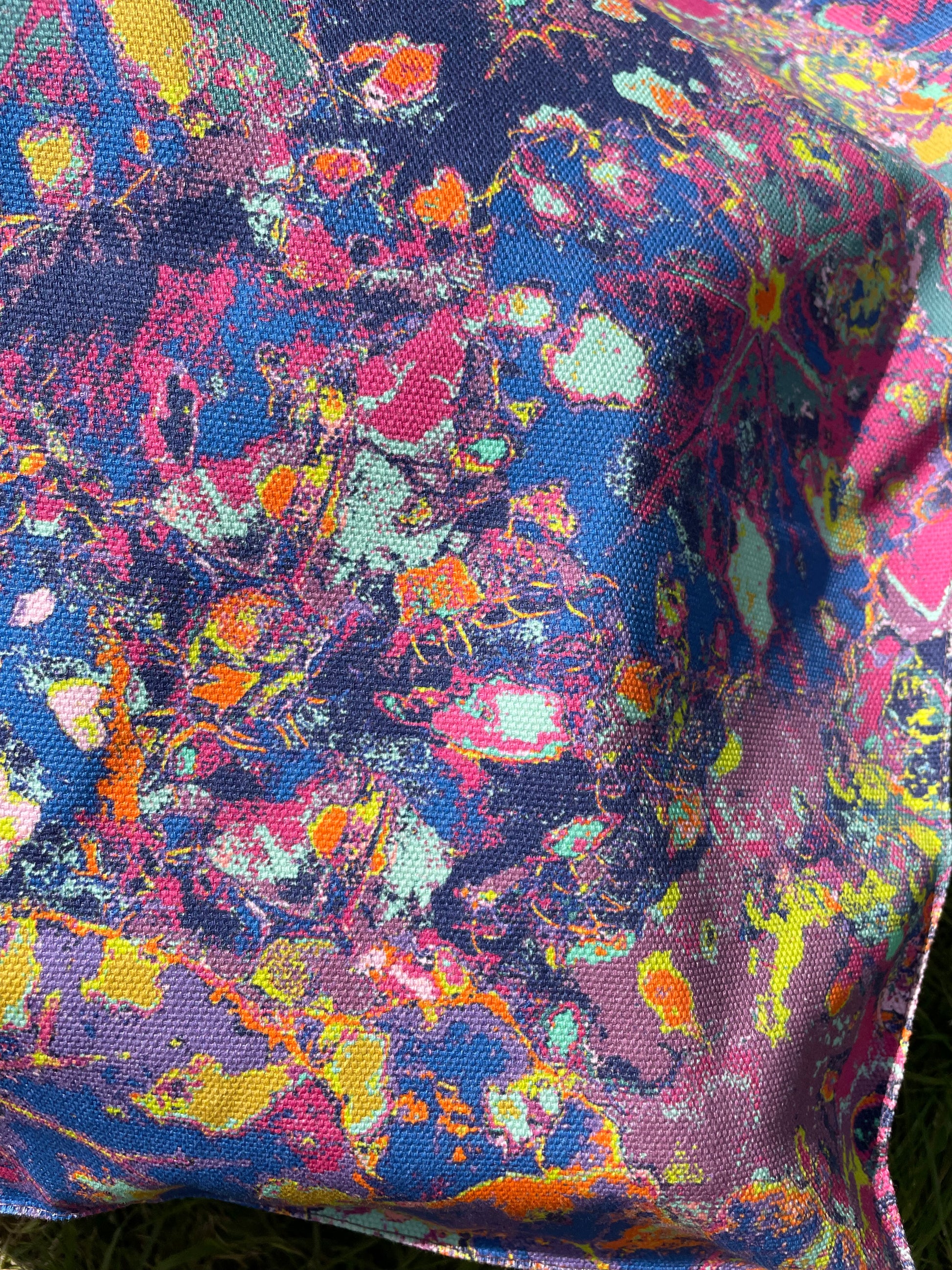 LANYA TROPICANA ZEST REEF PRINTED ORGANIC COTTON CANVAS COLOURFUL MAXIMAL SUSTAINABLE TOTE BAG BRAND ORIGINAL PATTERN DESIGN DETAIL