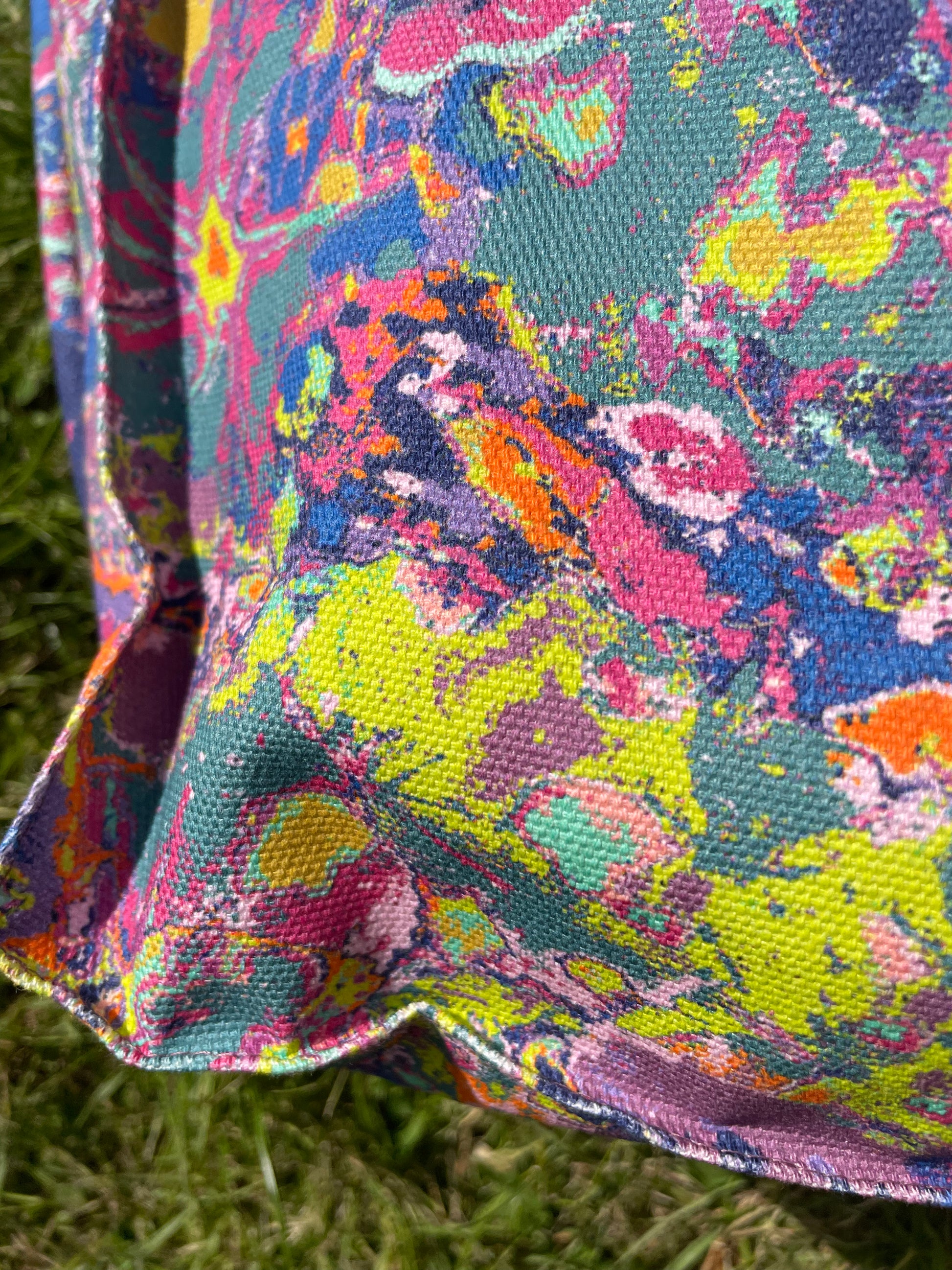 LANYA TROPICANA ZEST REEF PRINTED ORGANIC COTTON CANVAS COLOURFUL MAXIMAL SUSTAINABLE TOTE BAG CLOSEUP ORIGINAL DESIGN DETAIL