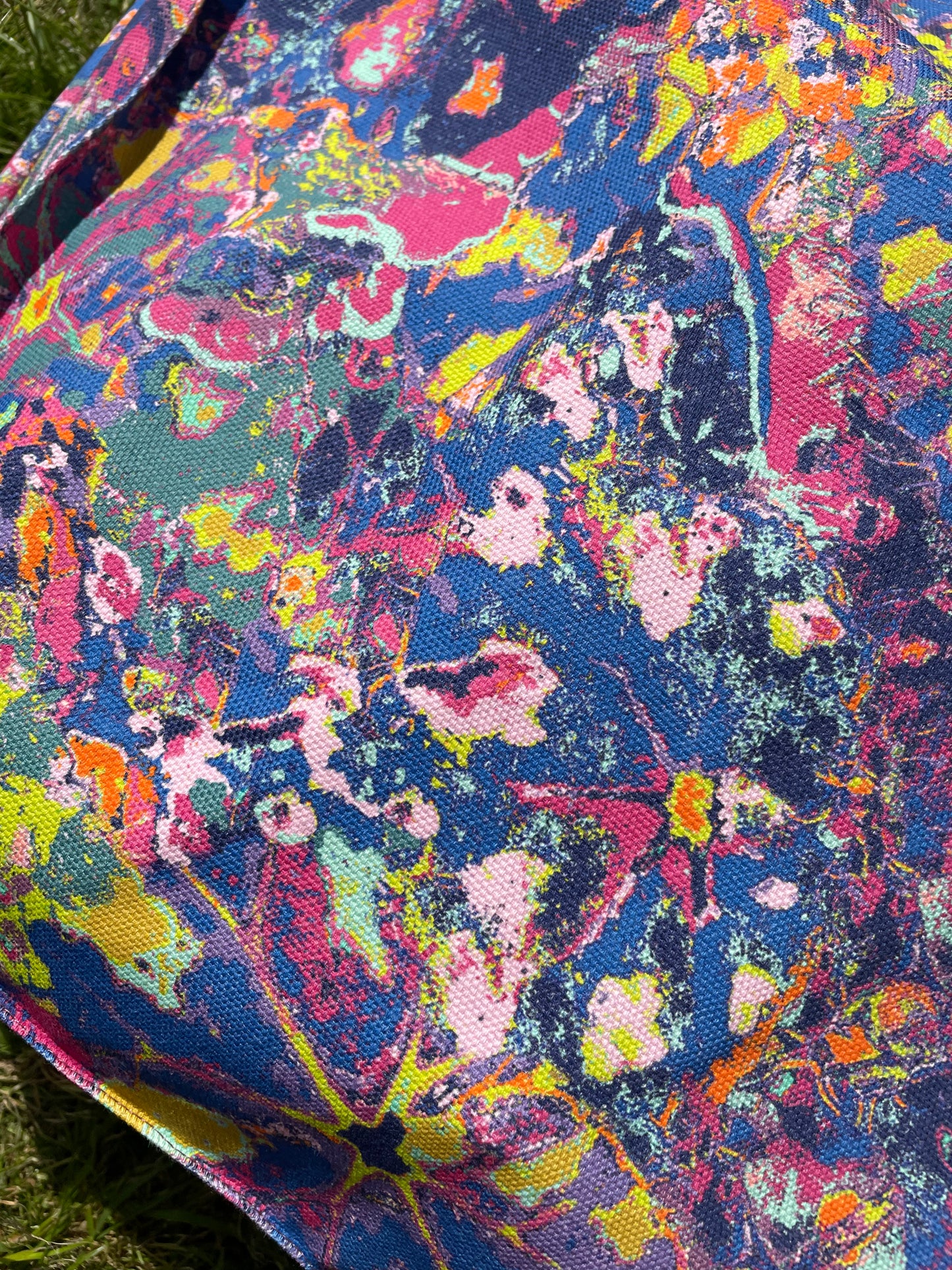 LANYA TROPICANA ZEST REEF PRINTED ORGANIC COTTON CANVAS COLOURFUL MAXIMAL SUSTAINABLE TOTE BAG CLOSEUP MESMERISING ORIGINAL DESIGN
