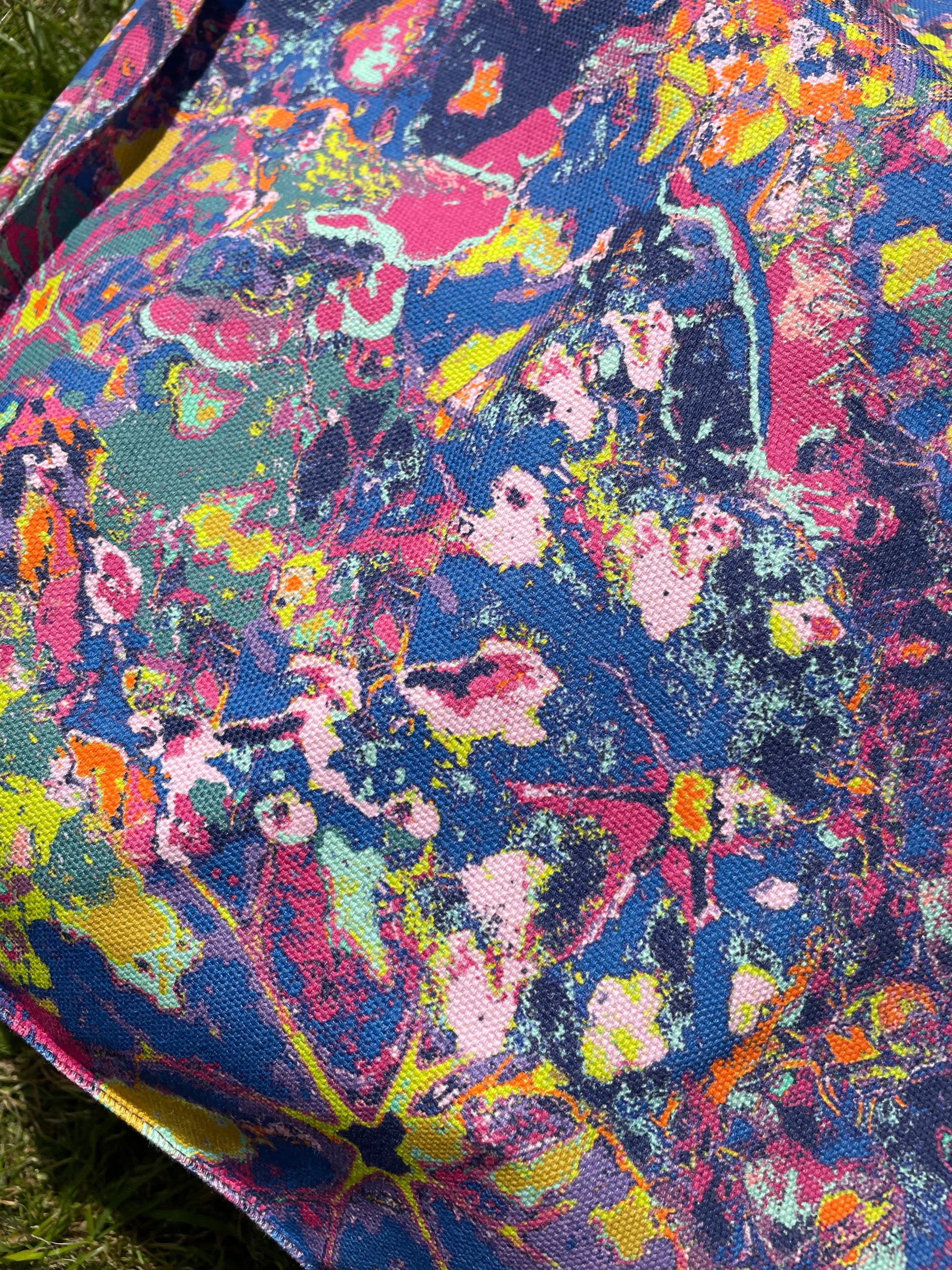 LANYA TROPICANA ZEST REEF PRINTED ORGANIC COTTON CANVAS COLOURFUL MAXIMAL SUSTAINABLE TOTE BAG CLOSEUP MESMERISING ORIGINAL DESIGN