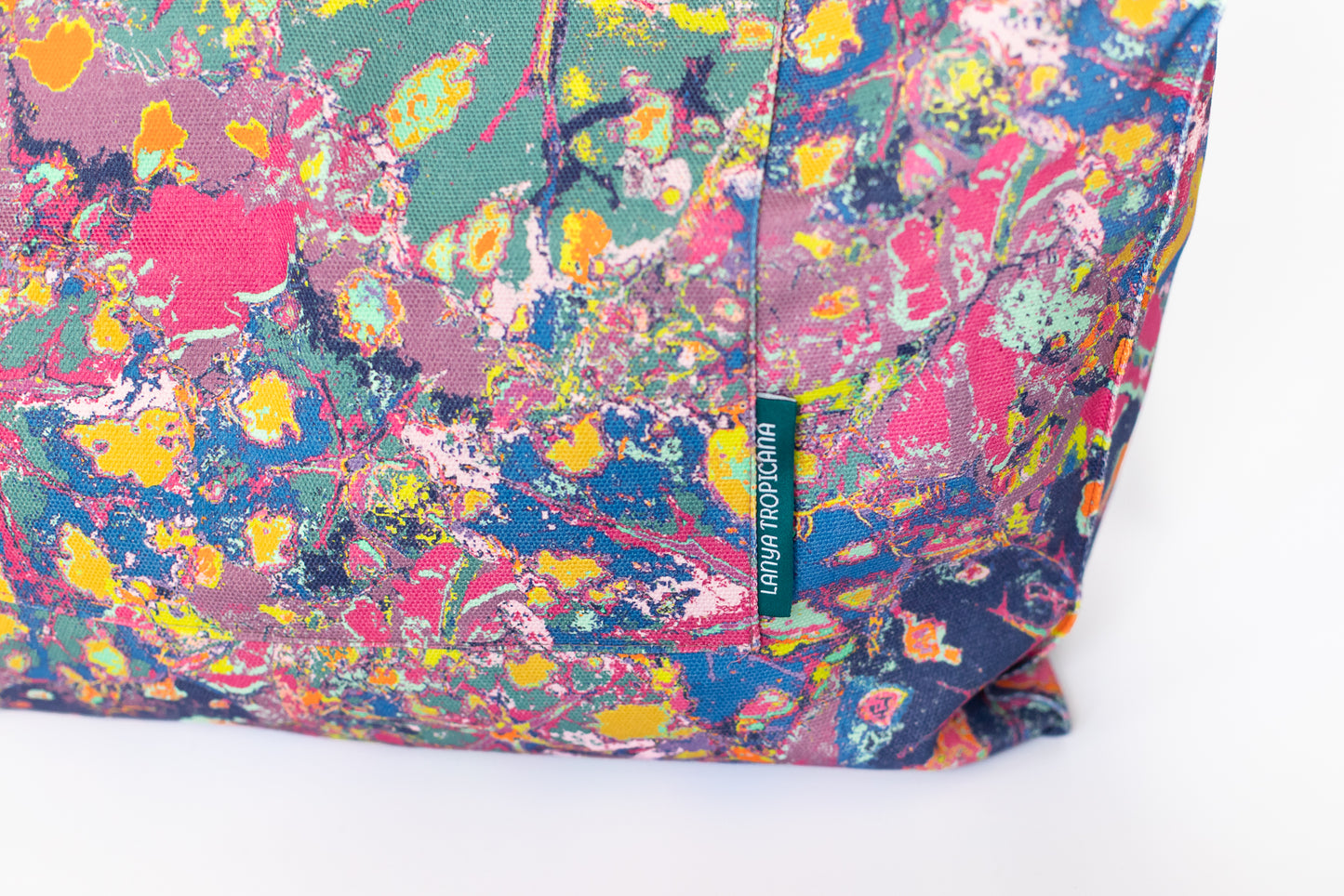 LANYA TROPICANA ZEST REEF PRINTED ORGANIC COTTON CANVAS COLOURFUL MAXIMAL SUSTAINABLE TOTE BAG CORNER CLOSEUP PROFESSIONAL PHOTOGRAPHY