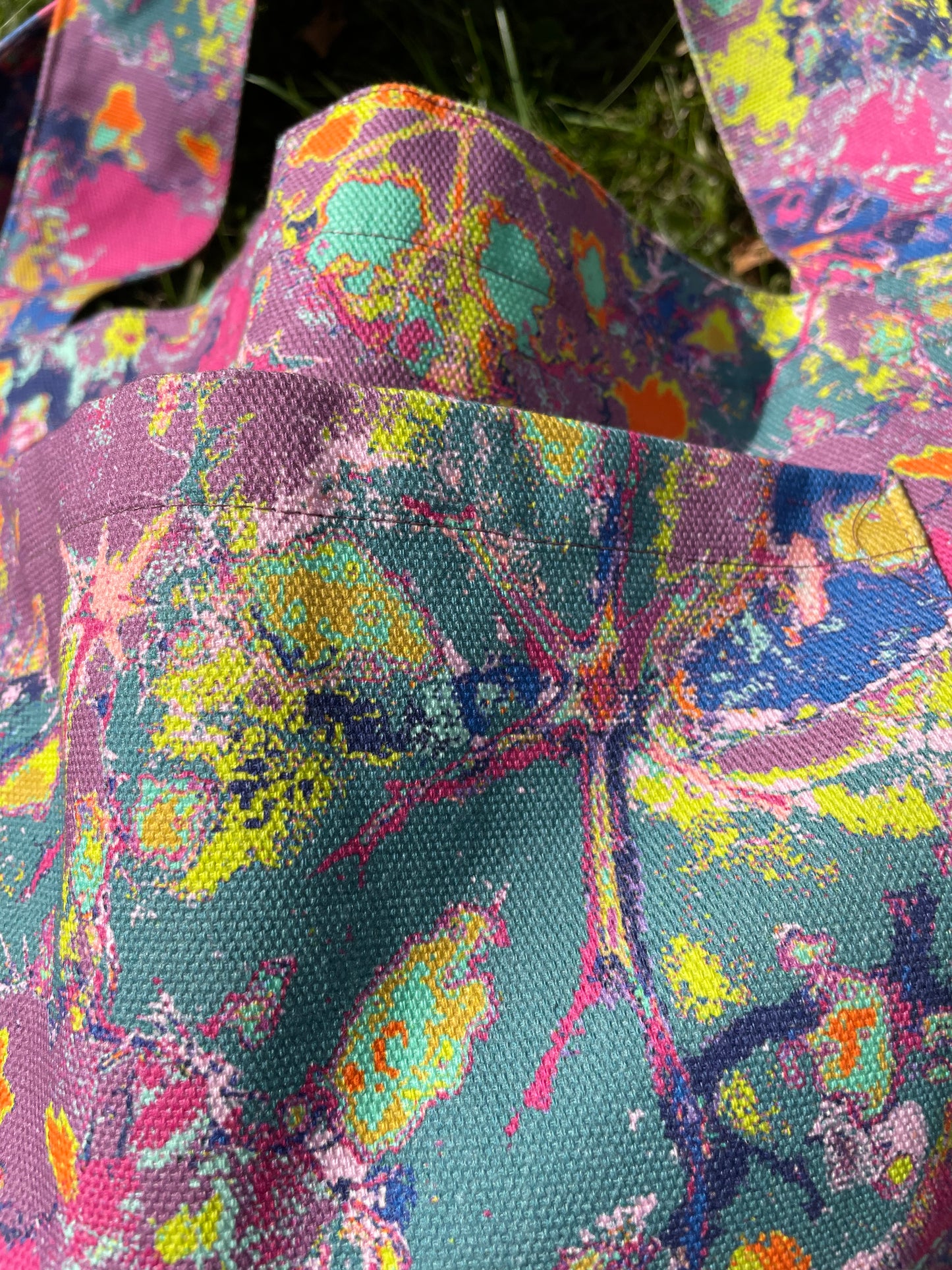 LANYA TROPICANA ZEST REEF PRINTED ORGANIC COTTON CANVAS COLOURFUL MAXIMAL SUSTAINABLE TOTE BAG POCKET DESIGN DETAIL