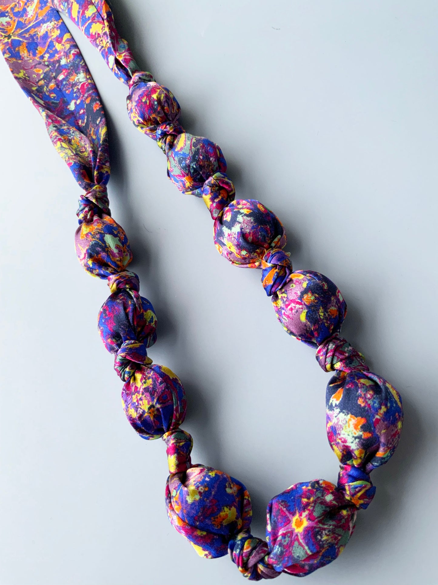 LANYA TROPICANA ZEST REEF PRINT SILK BEAD NECKLACE UPCLOSE