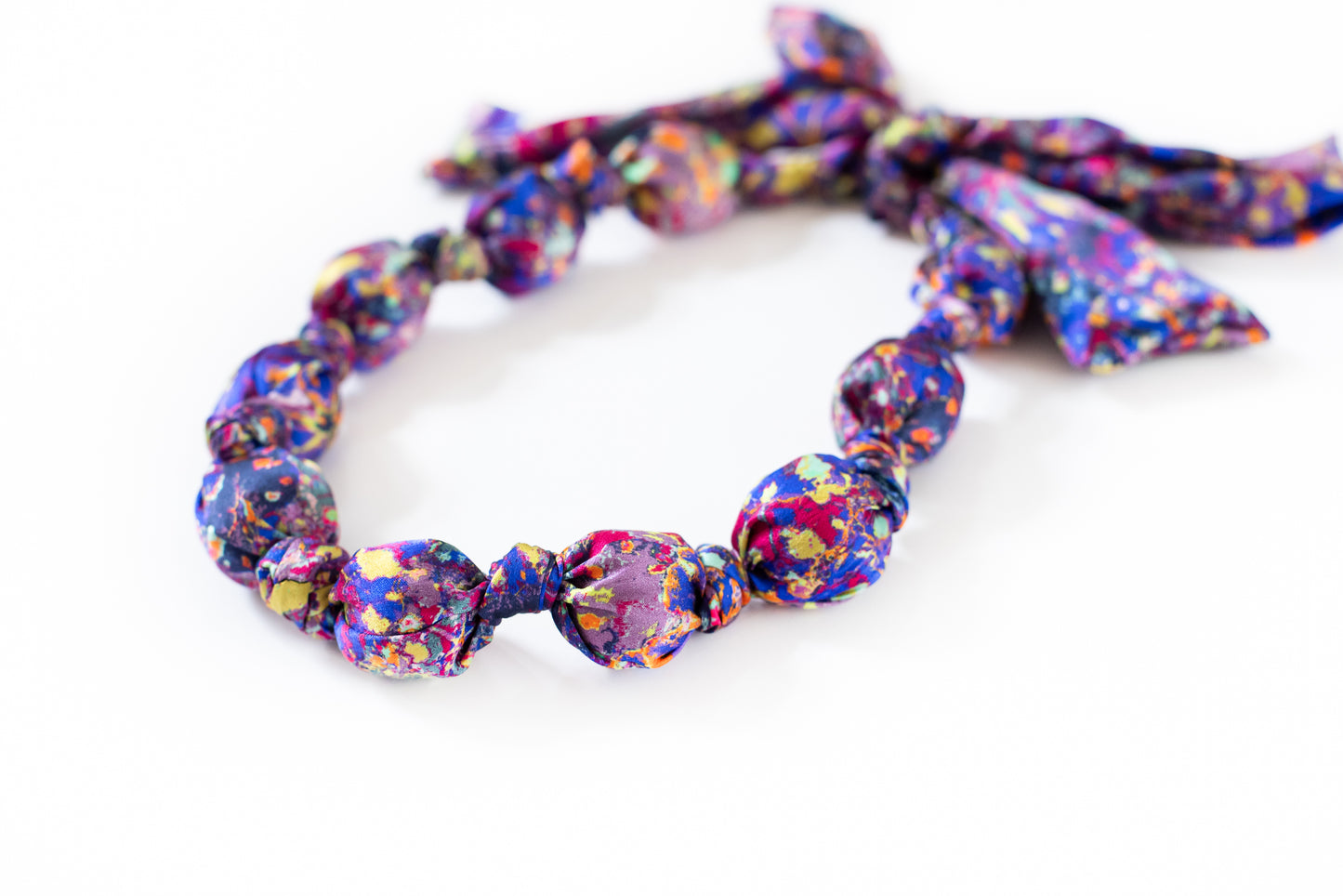 LANYA TROPICANA ZEST REEF PRINT SILK BEAD NECKLACE UPCLOSE